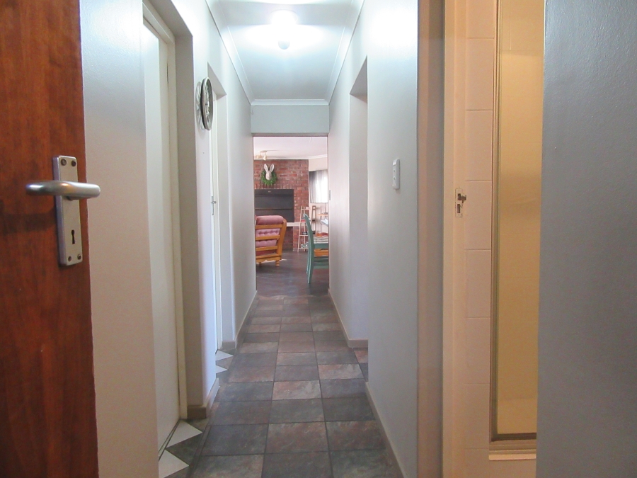 5 Bedroom Property for Sale in Fraaiuitsig Western Cape